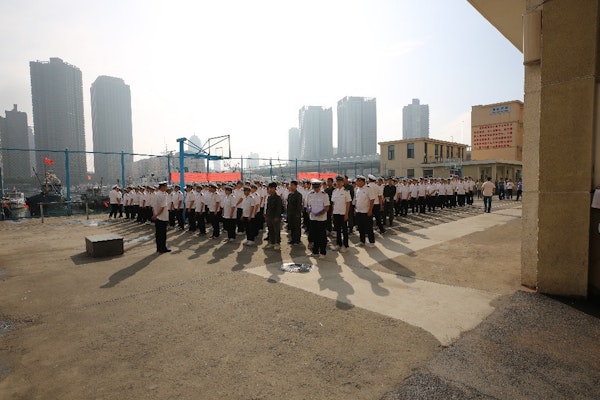 7月20日,在青岛潜艇职业技术学院举行了首届柯比摩根联合施特林优秀学生奖