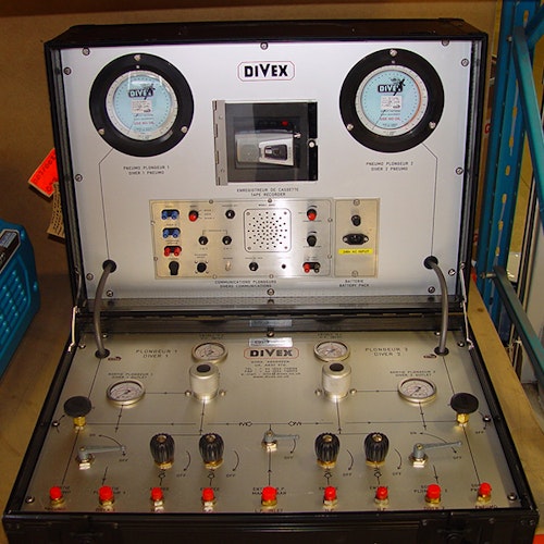 2 Diver Air Panel with communications